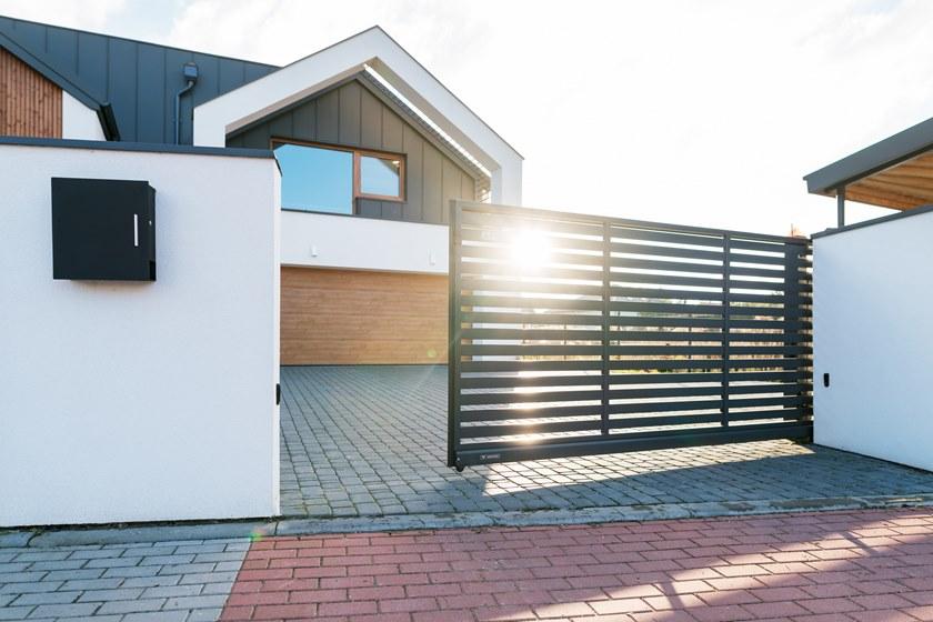 WISNIOWSKI Металлические откатные ворота с электроприводом Recinzioni residenziali sun-id-1457062 - Вид №2