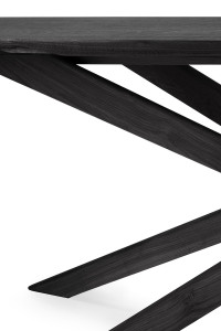 Овальный дубовый стол