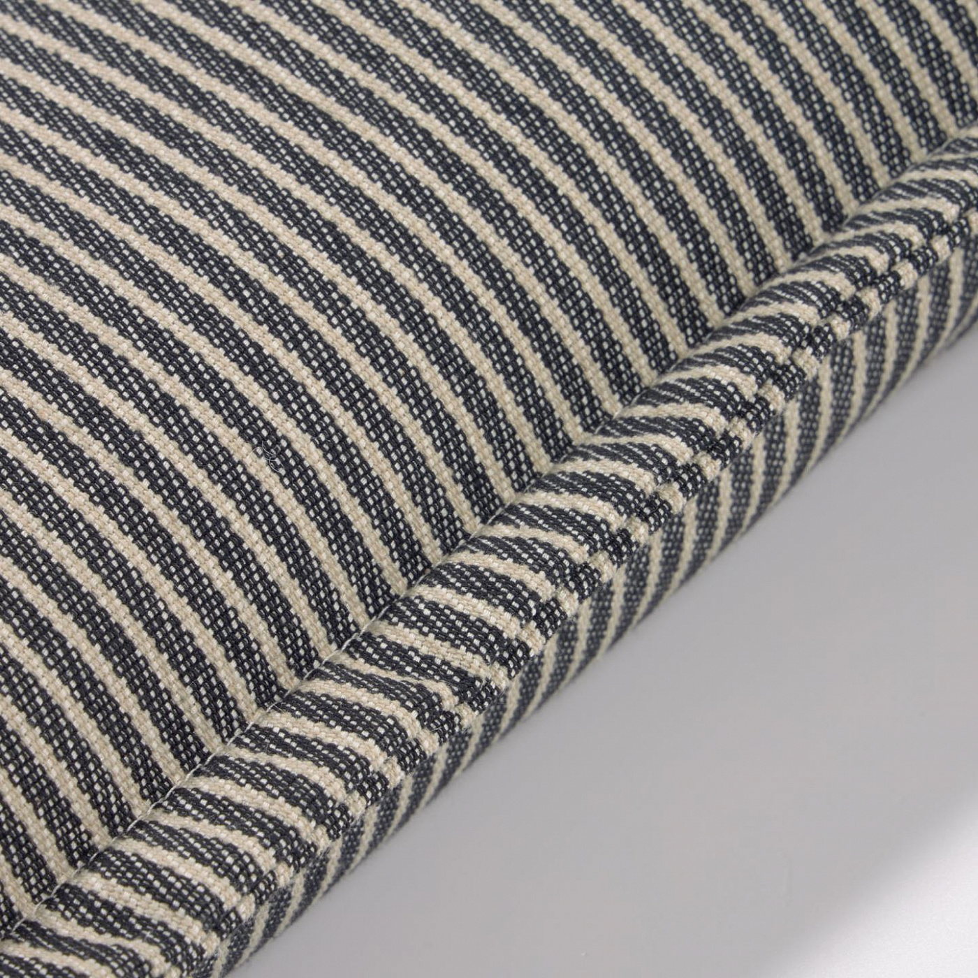 101882 Чехол для подушки хлопок в серо-белую полоску 60 x 60 cm La Forma Aleria 