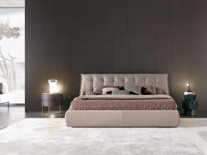 Кровать из ткани и кожи с капитонным изголовьем