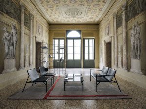 2-местный кожаный диван