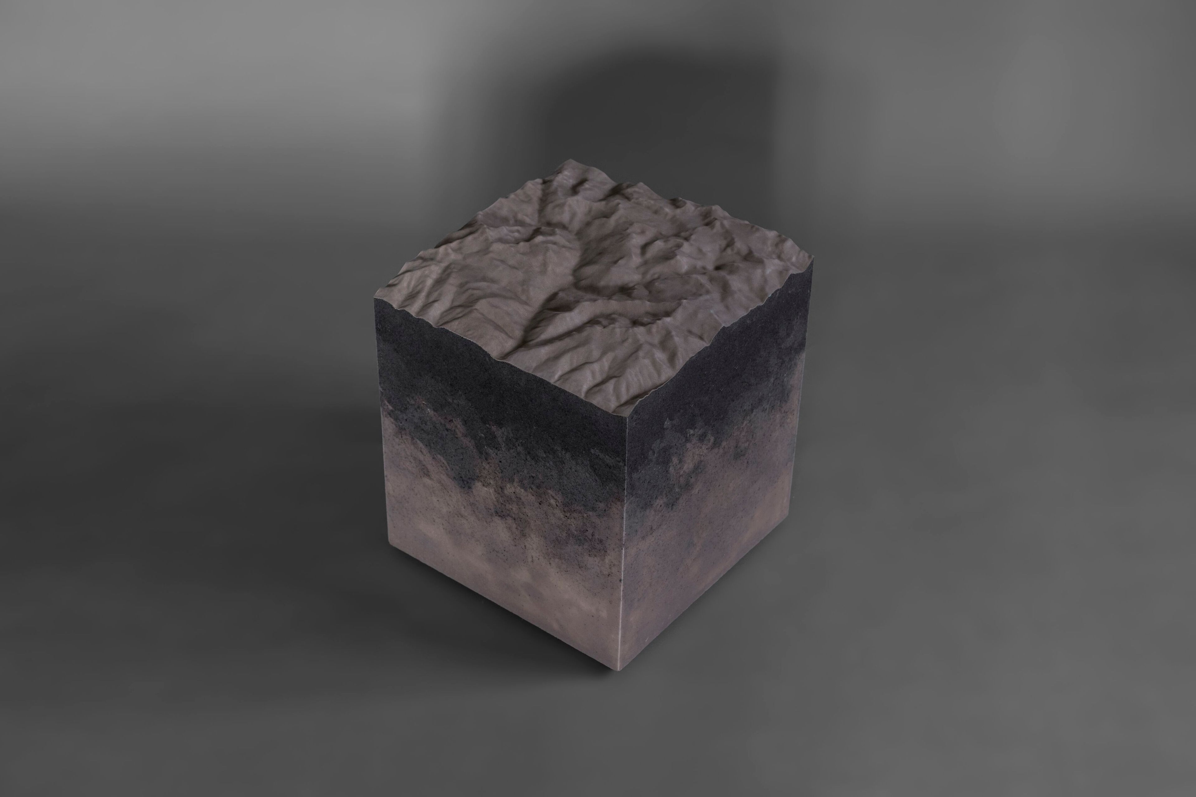 Низкий журнальный столик с бархатной подкладкой alcarol Geomorphic 2023 ARCH-00013525