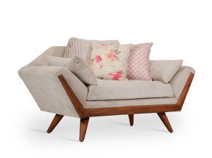 Тканевое кресло с подлокотниками