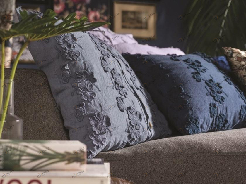 LA FABBRICA DEL LINO Вышитая льняная подушка Decor sun-id-1494404