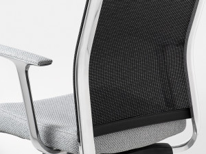 Вращающееся офисное кресло с колесами