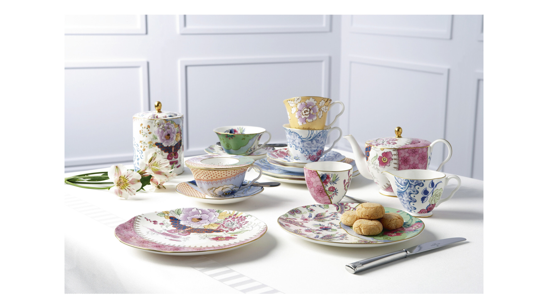 10671522 Wedgwood Чашка чайная с блюдцем Wedgwood Бабочки и цветы 180мл Фарфор костяной  - Вид №4