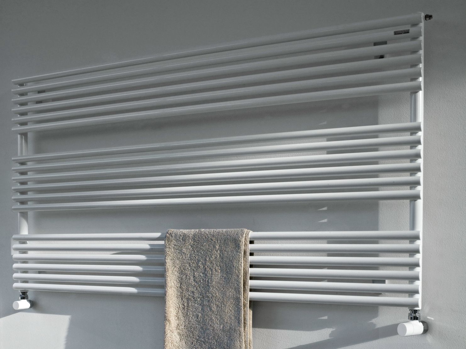 Настенный горизонтальный полотенцесушитель Tubes основы ARCH-00061558