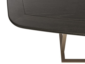 Деревянный квадратный обеденный стол