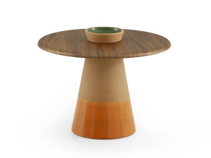 Журнальный столик из глины с деревянной столешницей