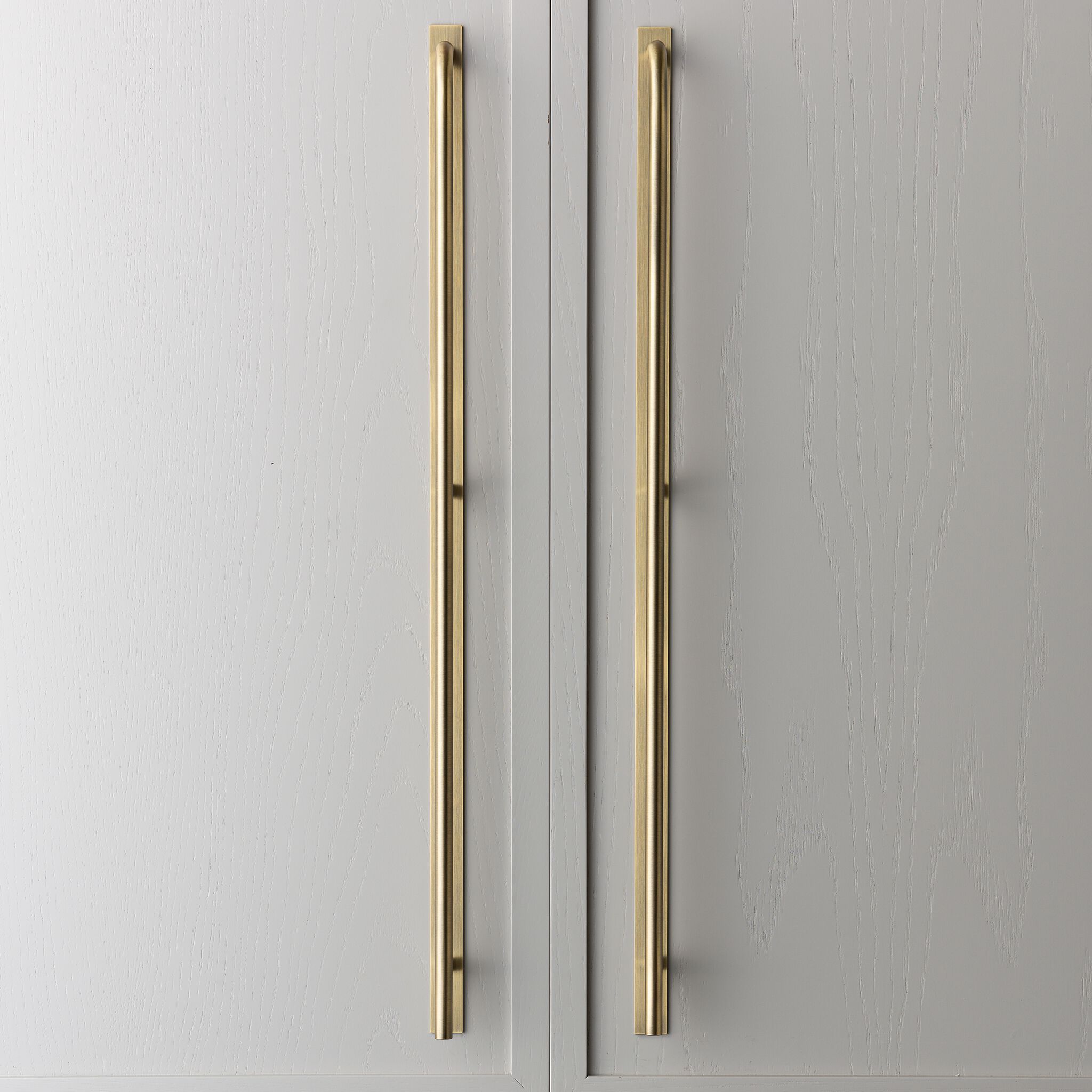 Латунная мебельная ручка на пластине Lo & Co Interiors Brera ARCH-00078711 - Вид №11