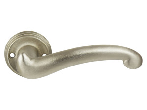 Бронзовая ручка на розетке