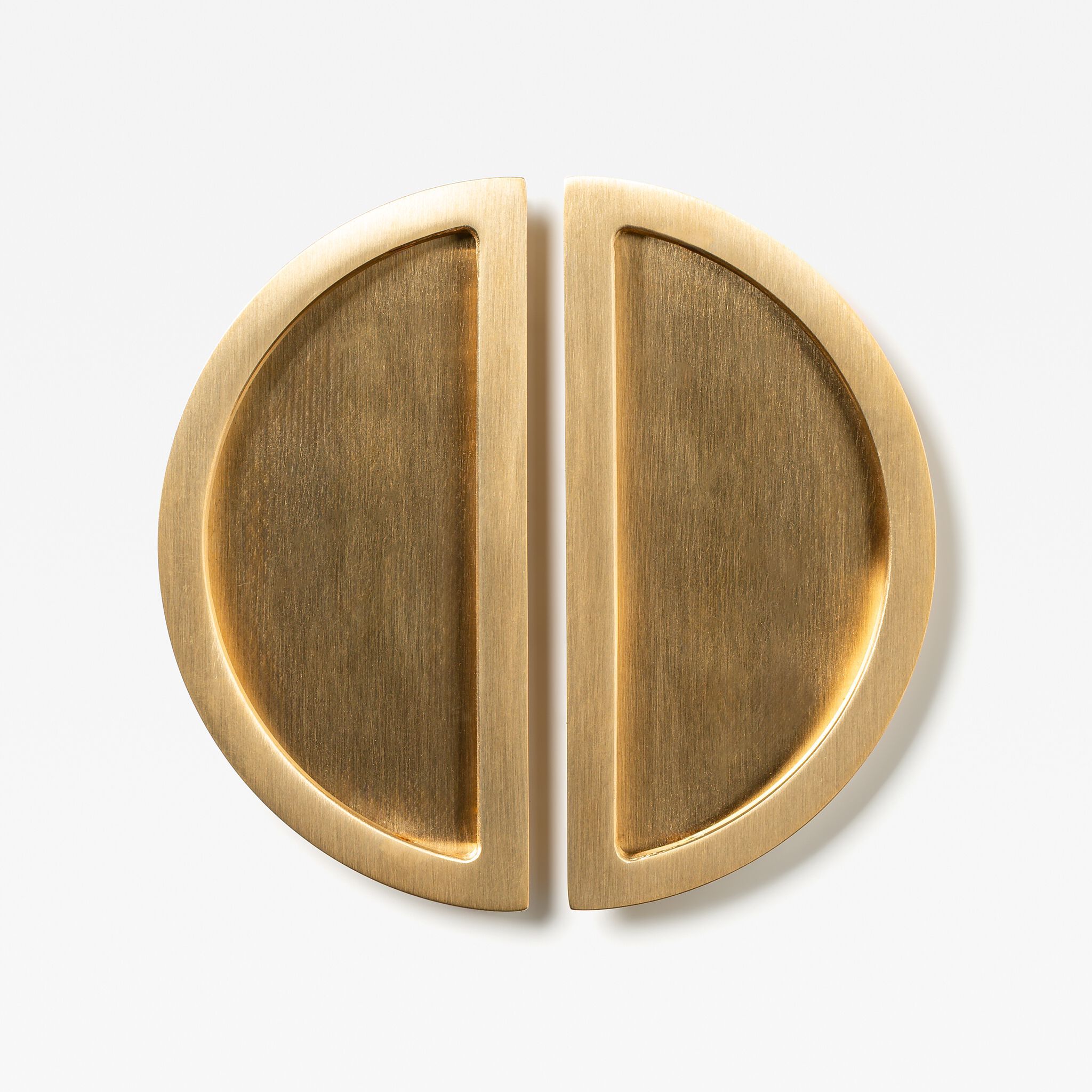 Латунная утопленная ручка Lo & Co Interiors Flush Pull ARCH-00025853 - Вид №5