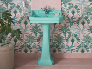 Прямоугольный умывальник из стекла на колонне