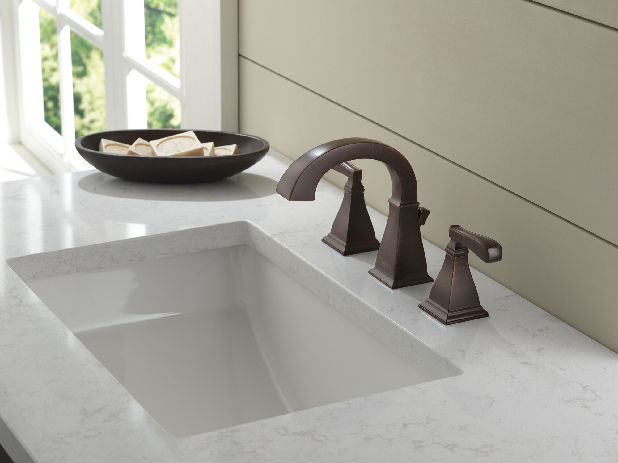35718-RB-DST Смеситель для ванной комнаты с двумя ручками Delta Faucet Lakewood Венецианская бронза - Вид №3