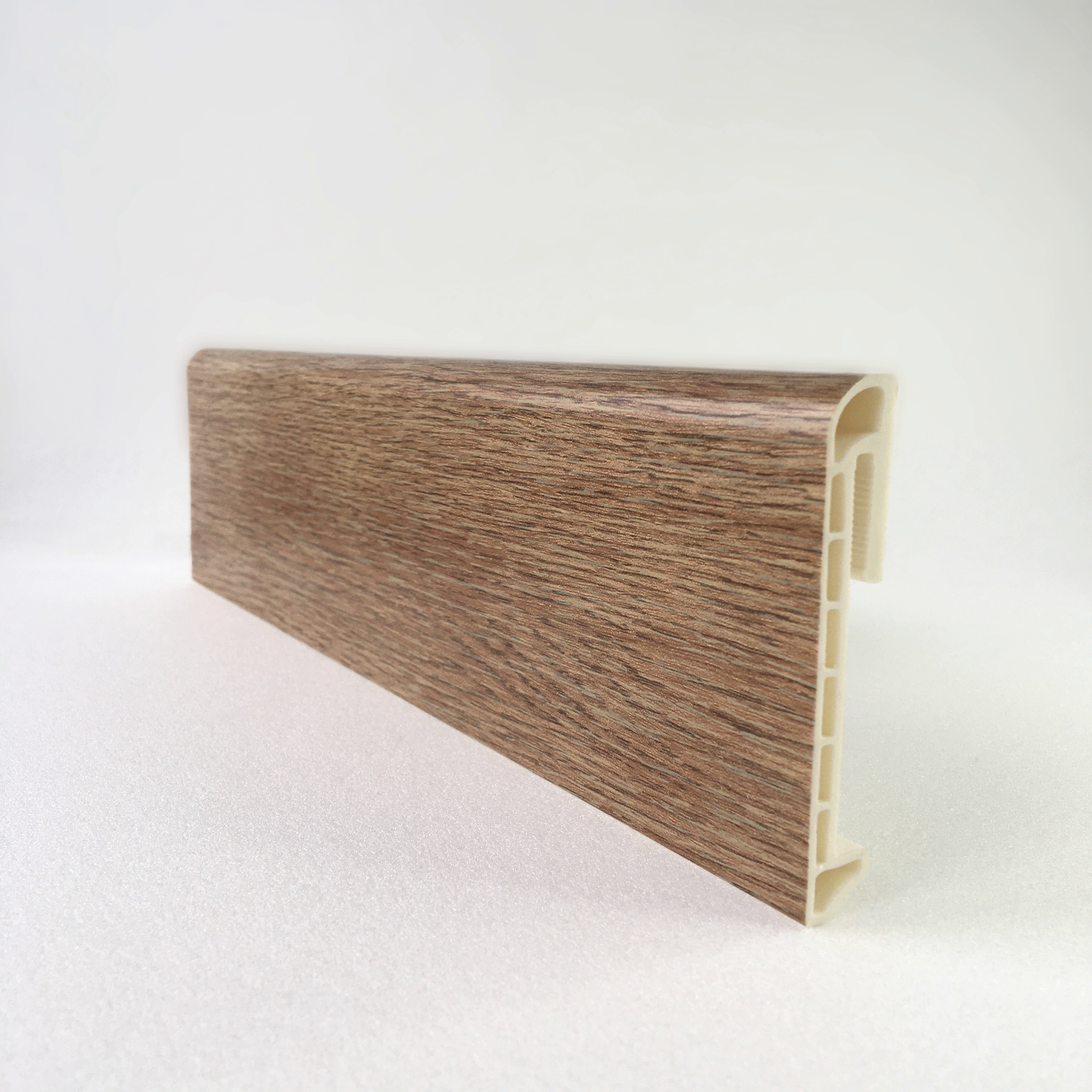 Напольный плинтус  Дуб кантри 80мм DEKOR PANEL DP057