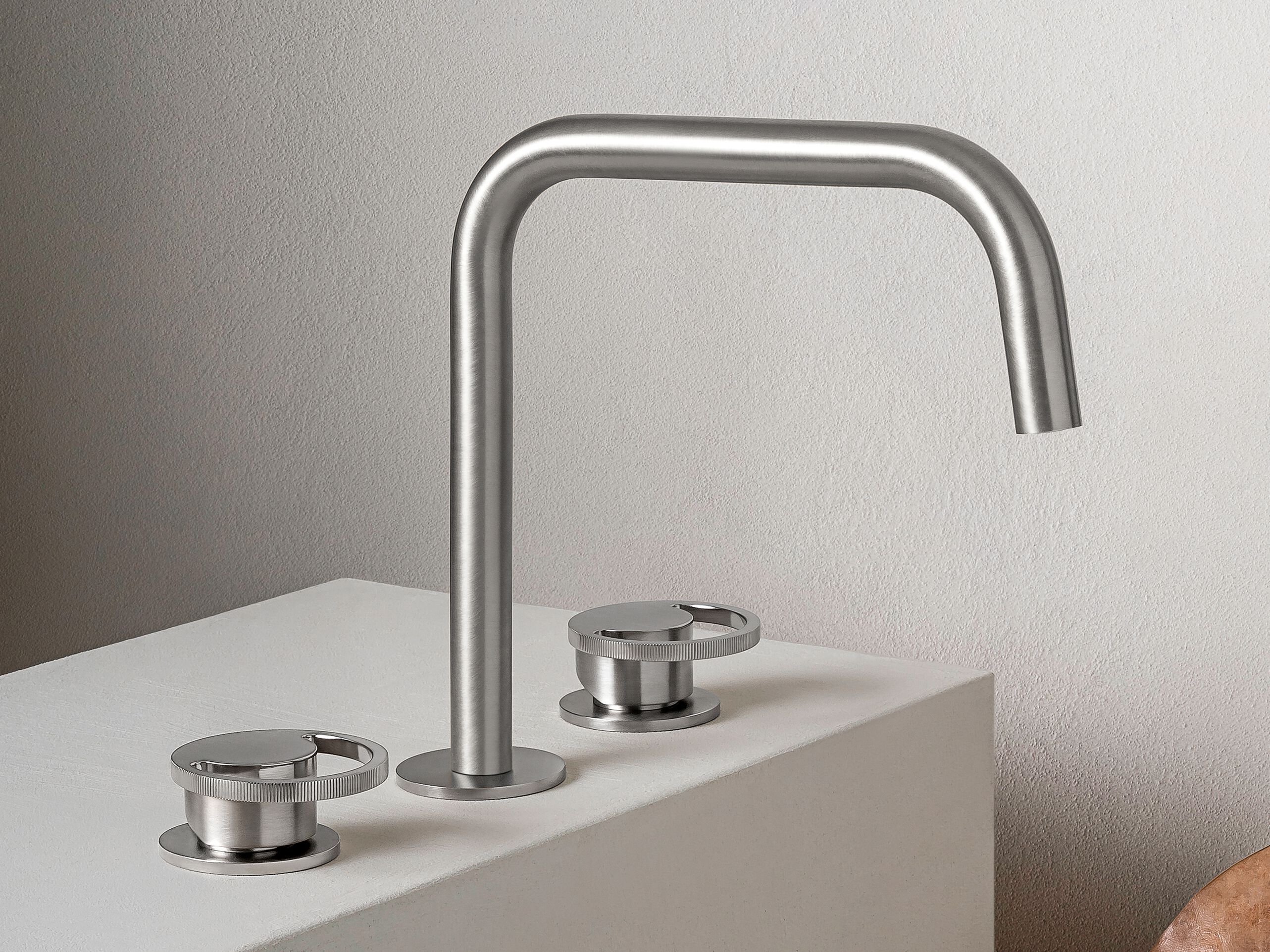 Смеситель для раковины с 3 отверстиями QD Magistro Lab Smile ARCH-00001155 - Вид №1