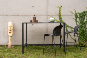 Высокий прямоугольный садовый стол