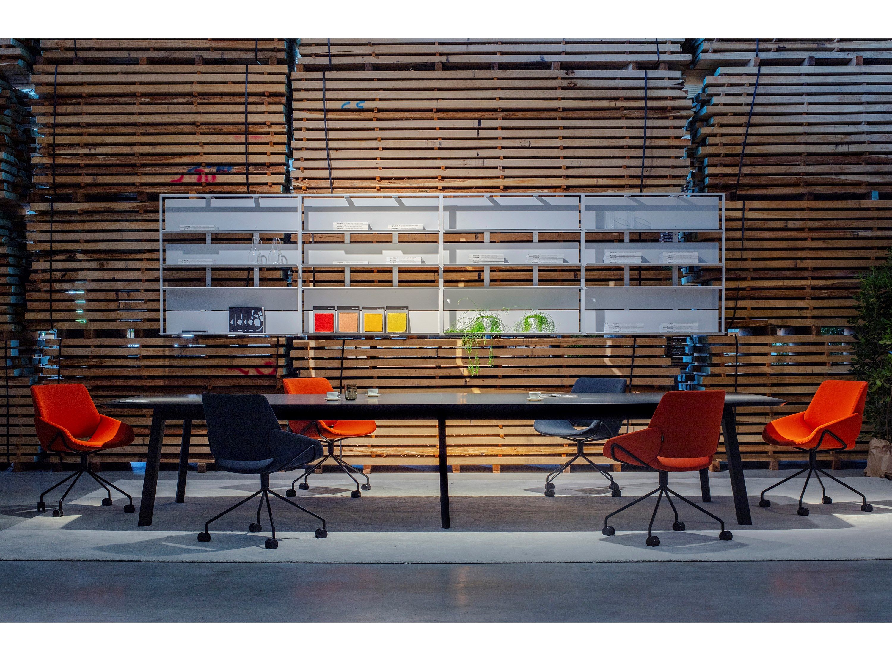 Деревянный прямоугольный стол для совещаний prostoria Rhomb ARCH-00037533 - Вид №1