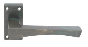 Бронзовая ручка на розетке