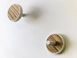 LIGNIS® Пара вешалок из ценных пород дерева Inverso 13.010