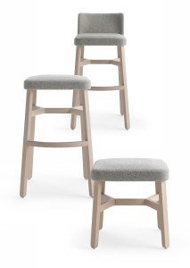 Низкий стул из бука с мягким сиденьем