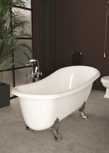 Акриловая ванна в центре комнаты на ногах