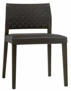 Andreu World Стул из дуба со встроенной подушкой и открытой спинкой Valeria Si7507