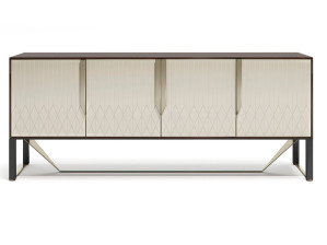 Деревянный шкаф с распашными дверями