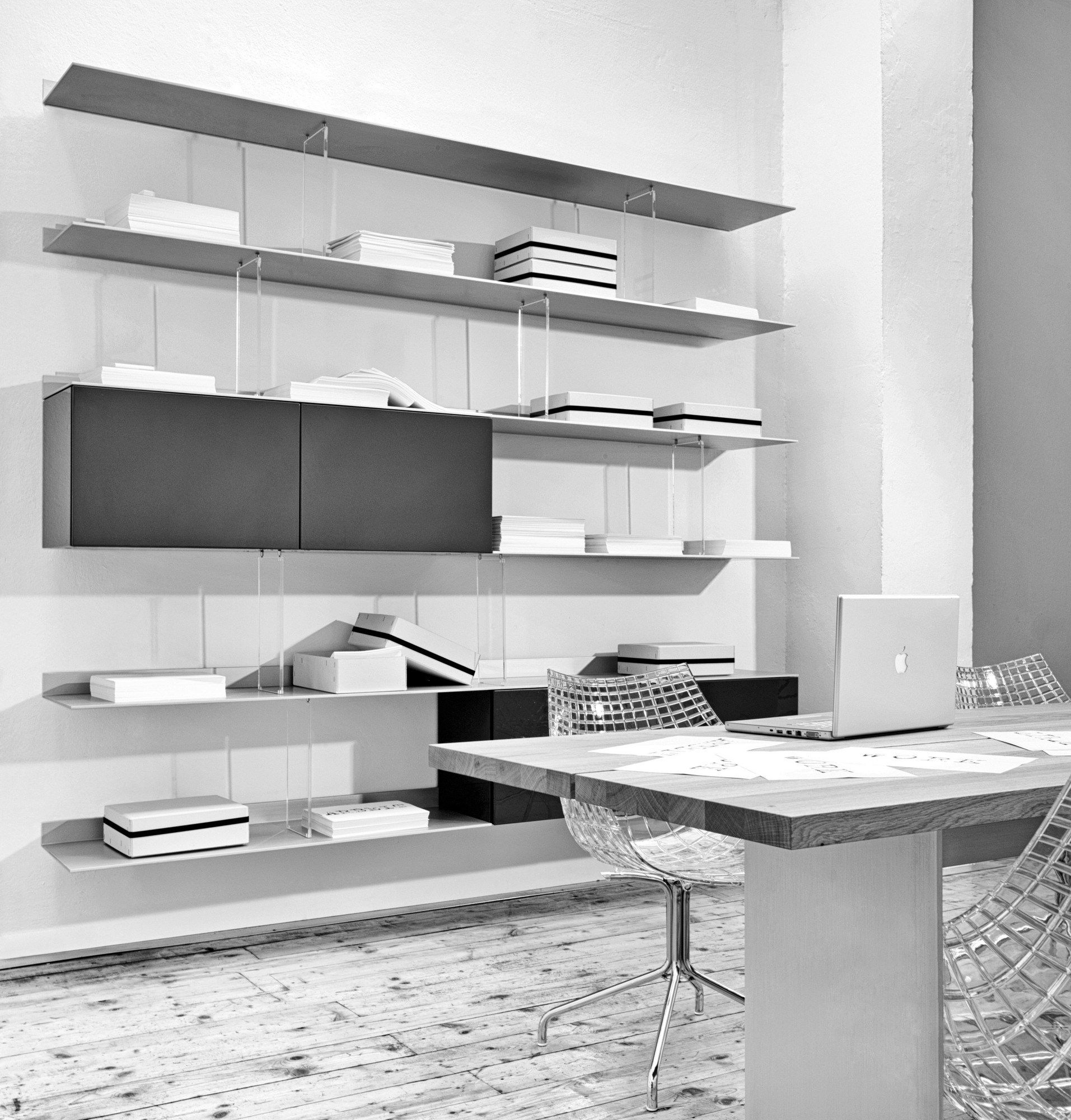 Настенный книжный шкаф из алюминия и дерева Schonbuch S7 ARCH-00063229