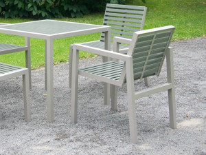 Садовый стул с подлокотниками