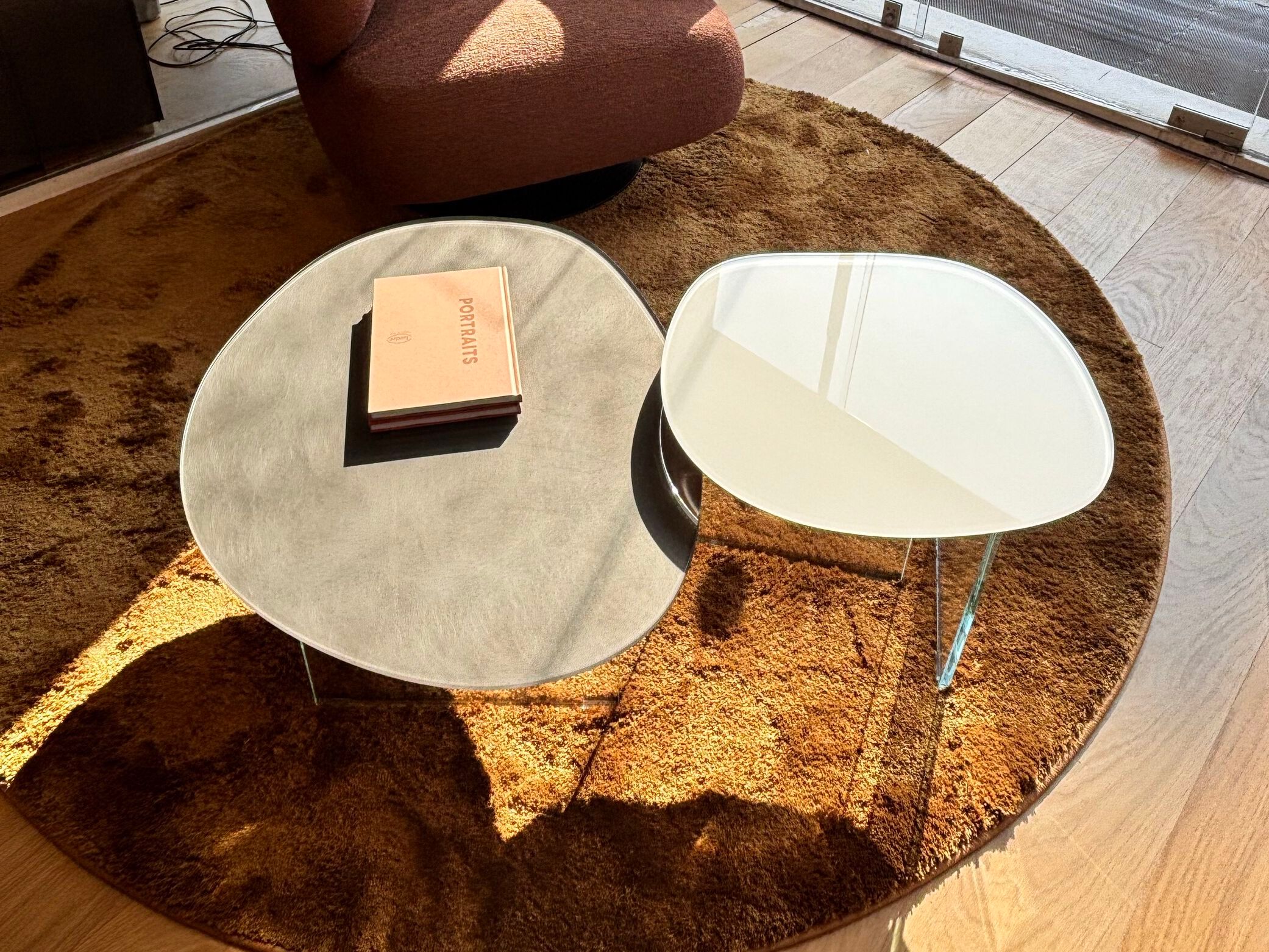 Набор стеклянных журнальных столиков In Stock озеро ARCH-00069213 - Вид №1