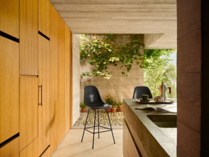 Барный стул из стекловолокна