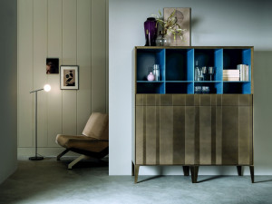 Шкаф с распашными дверцами