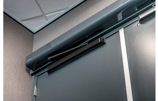 ASSA ABLOY Дверь с классическими распашными автоматами Porte automatiche a battente sun-id-1377585 - Вид №2