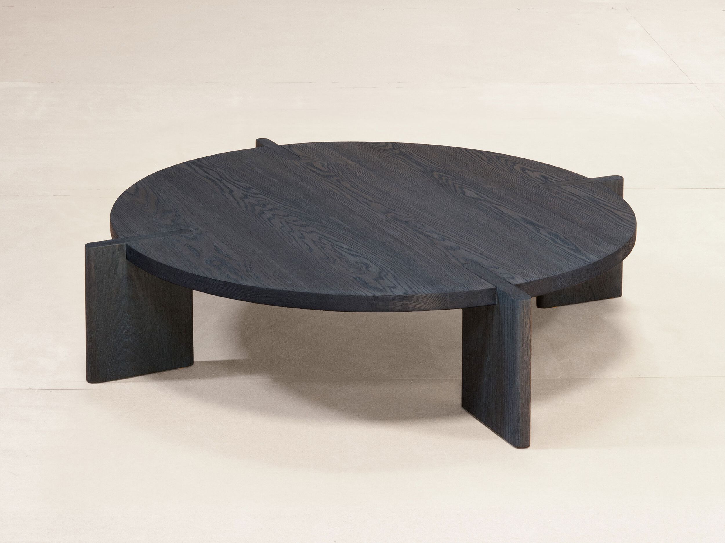 Деревянный круглый журнальный столик Phantom Hands X + L ARCH-00146262