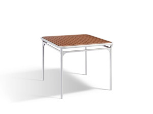 Металлический квадратный садовый стол