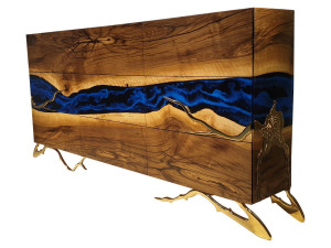 Сервант из орехового дерева и смолы