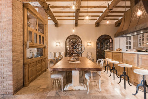 Кухня из массива дерева на заказ