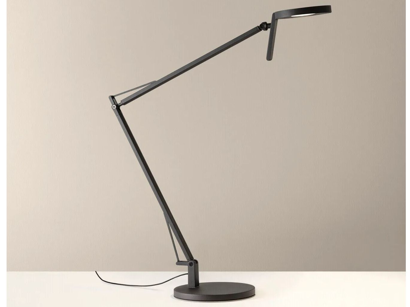 Регулируемая стальная светодиодная настольная лампа LedsC4 MACA ARCH-00001117