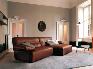 Кожаный диван