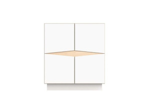 Березовый шкаф с распашными дверцами