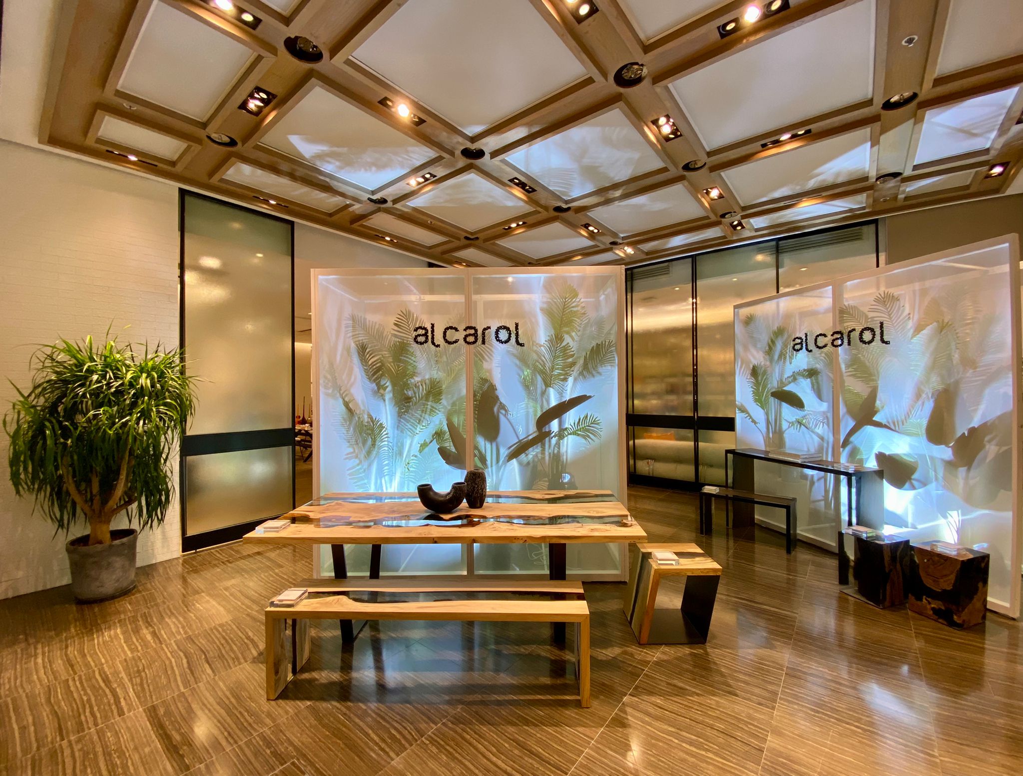 Журнальный столик / табурет из массива дерева и смолы alcarol Fungi ARCH-00126029 - Вид №6