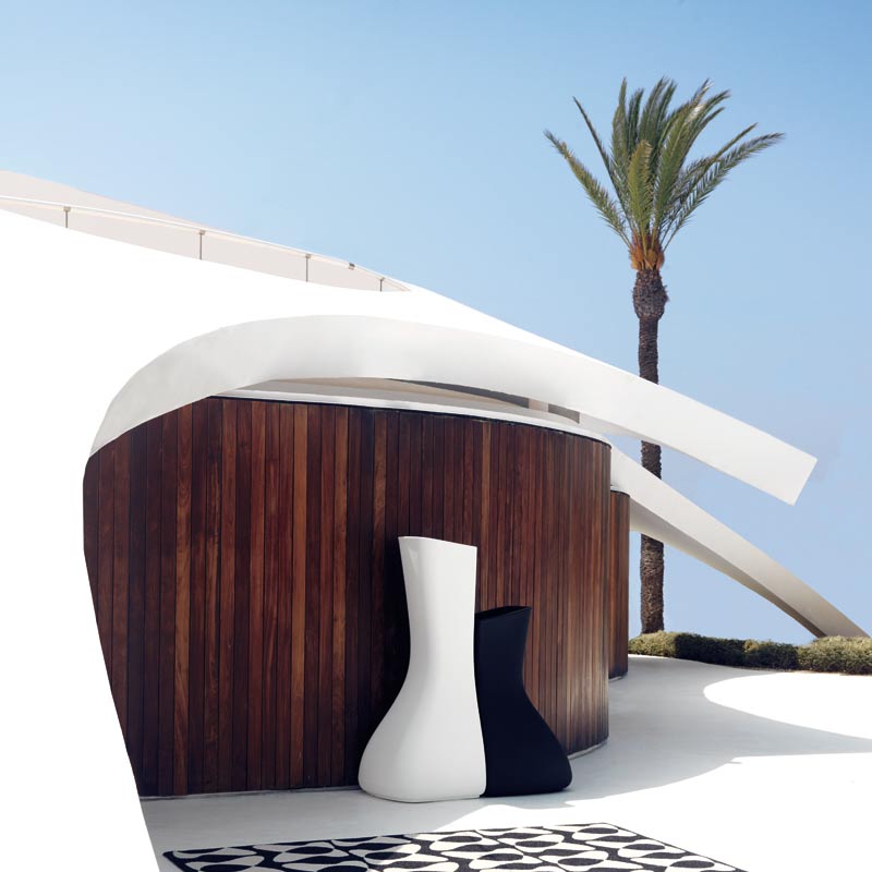 002210 Кашпо Vondom Moma