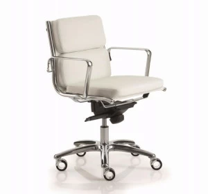 Luxy Кресло руководителя на 5-спицевой основе с подлокотниками с низкой спинкой Light