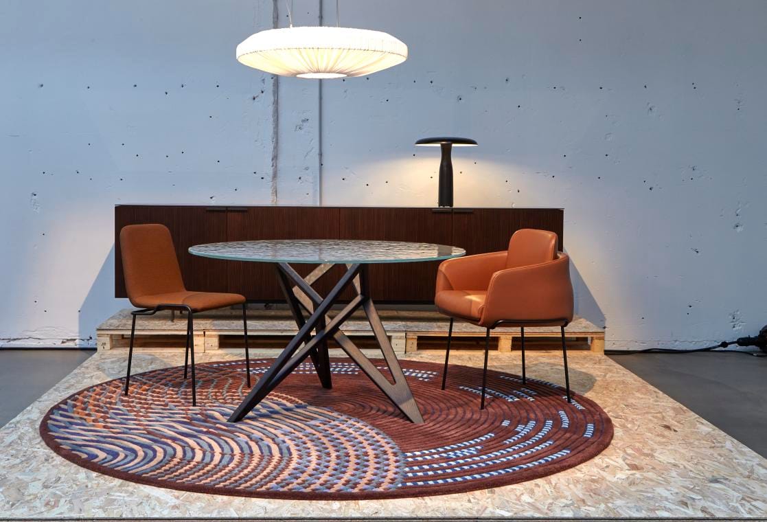 Круглый стол с деревянным основанием и стеклянной столешницей Ligne Roset ENNÉA ARCH-00048743 - Вид №1