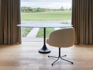 Овальный стол в Ксерамике