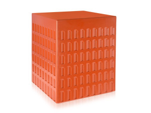 Низкий садовый стул из инженерного пластика