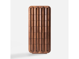 Еженедельник из массива дерева со встроенными ручками