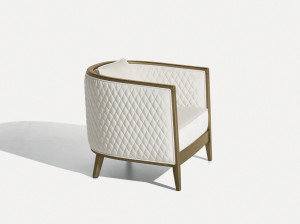 Кресло с подлокотниками