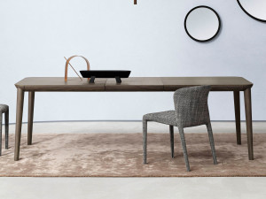 Деревянный прямоугольный стол